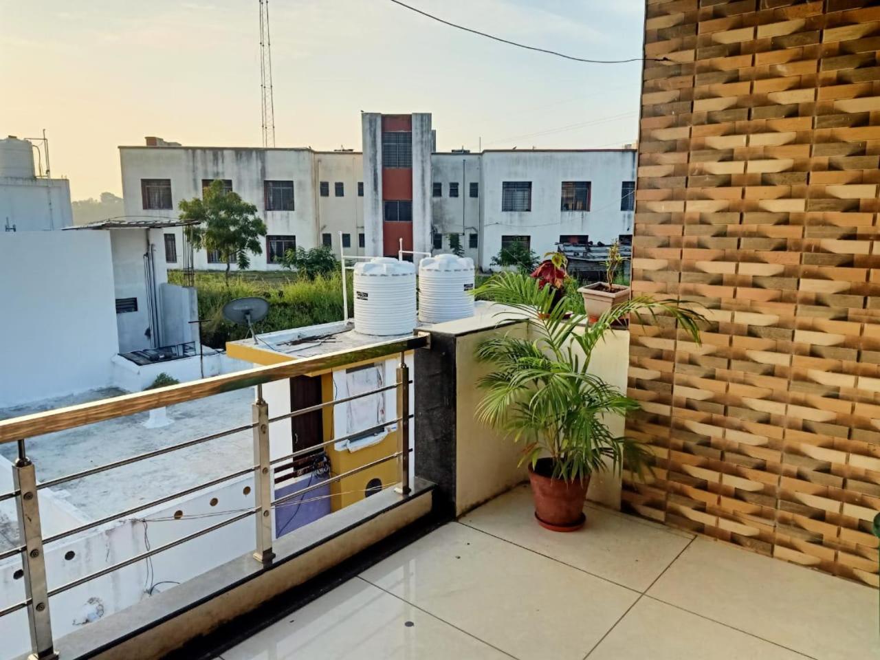 Bhavya Homestay Garudeshwar エクステリア 写真