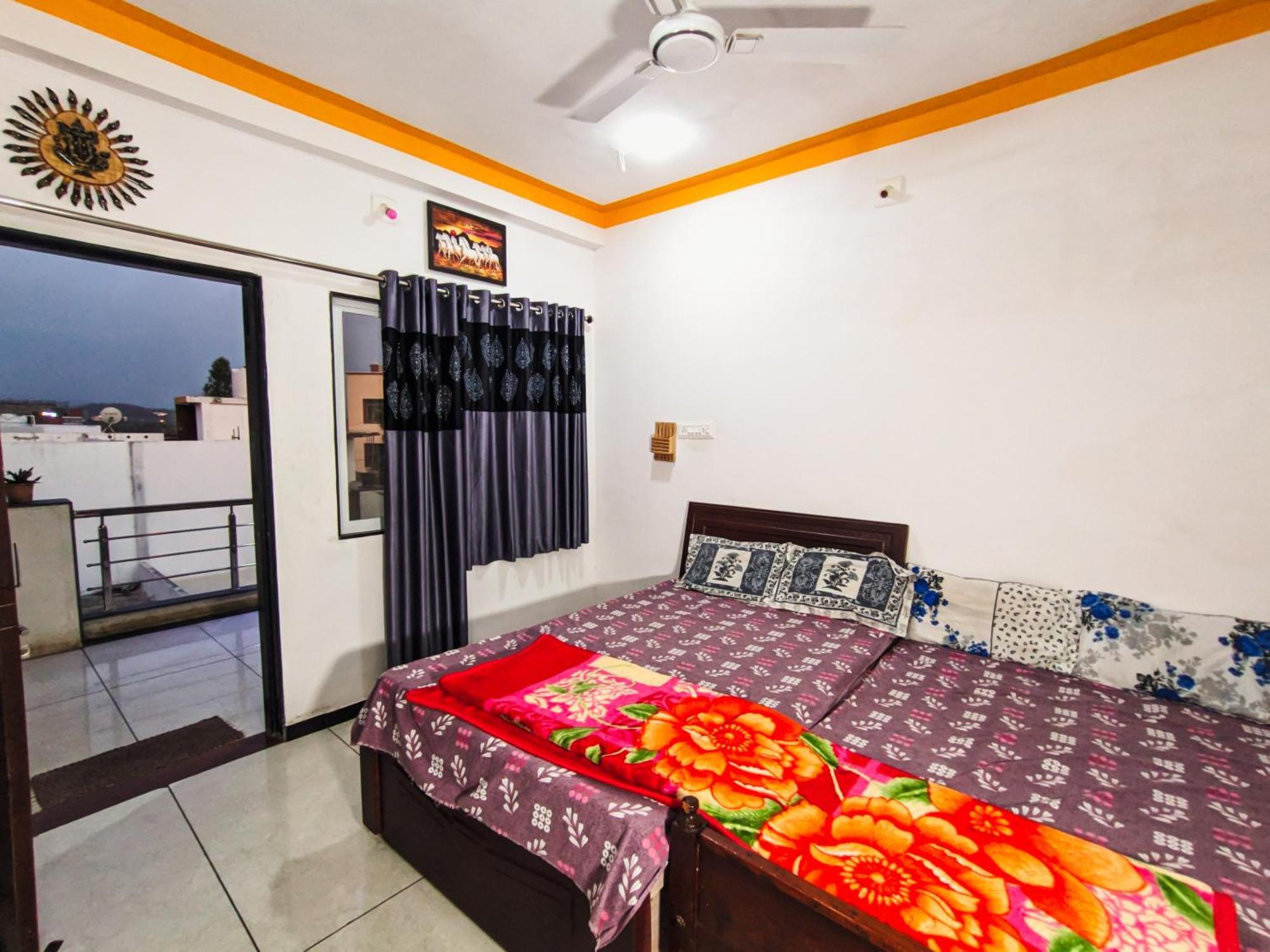 Bhavya Homestay Garudeshwar エクステリア 写真